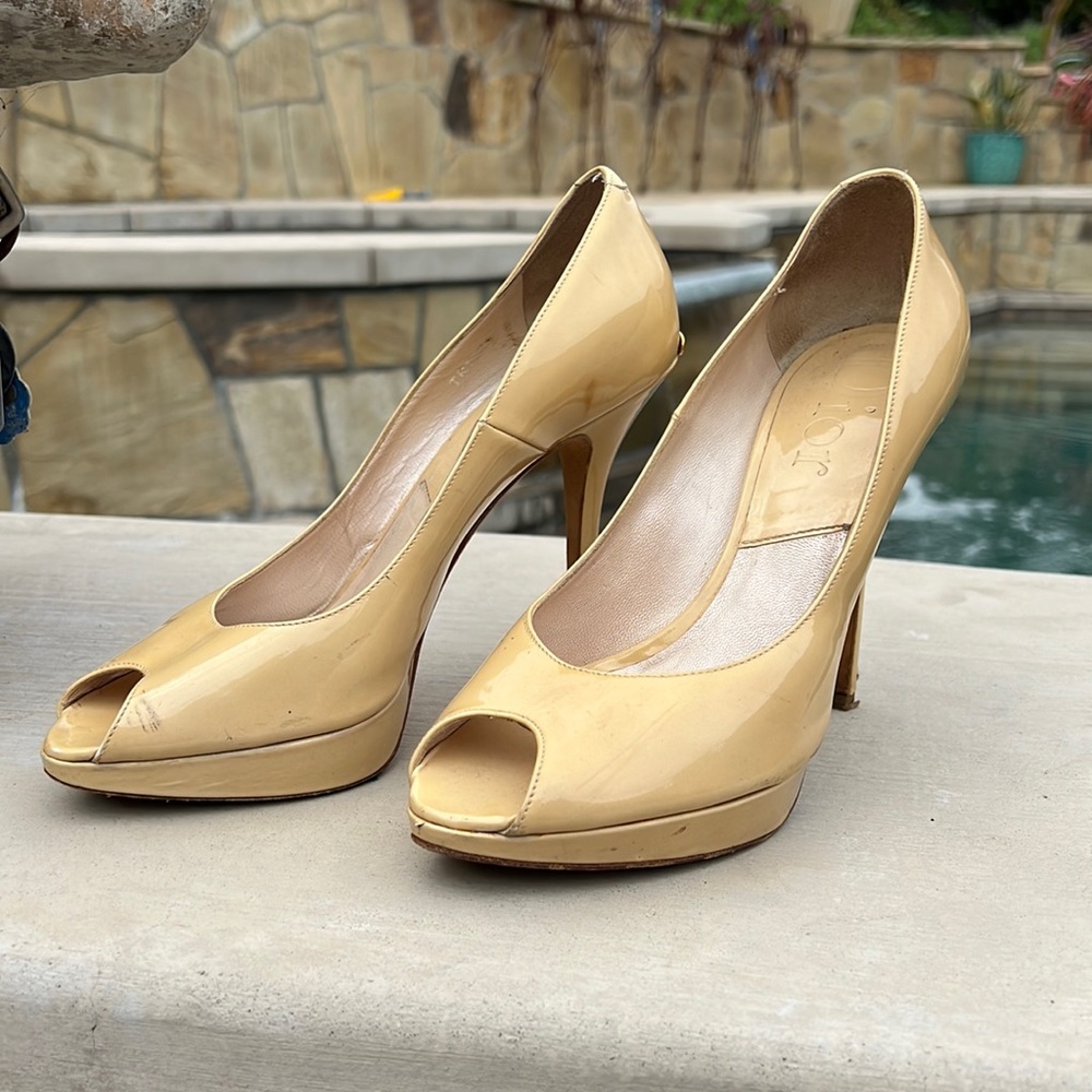 Christian Dior heals w/certificate of authenticity